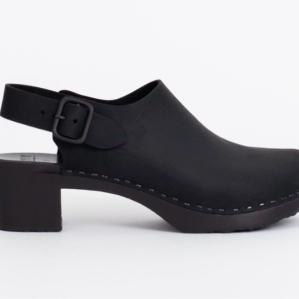 Bryr Black Leather Slingback Clog